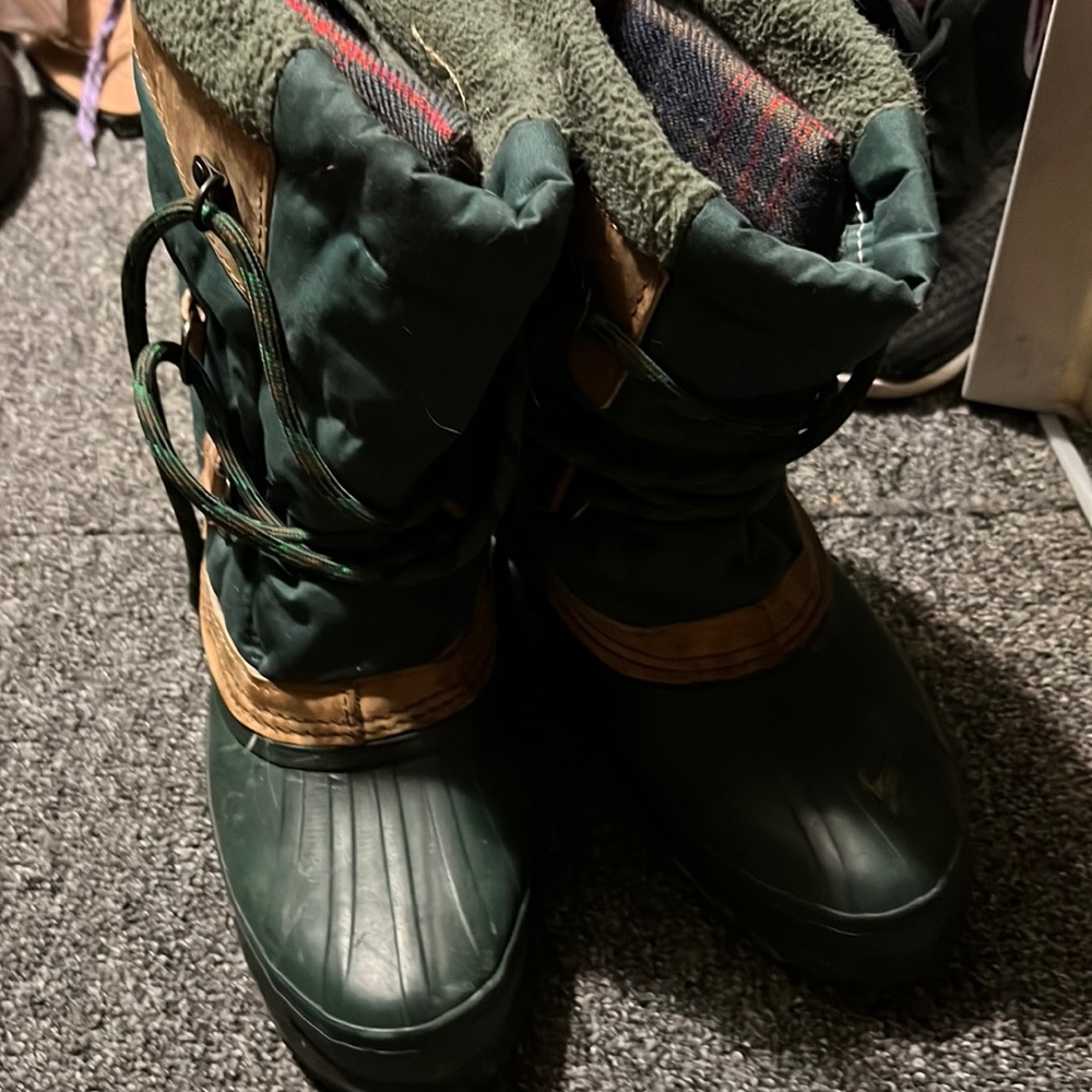COPY - This is Sorel brand boots,. Never I use god shape